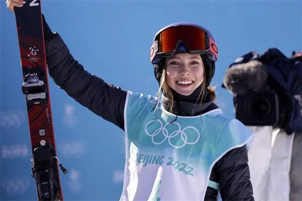 檢測冬奧冠軍穀愛淩滑雪板的顏色，選用什麽設備？