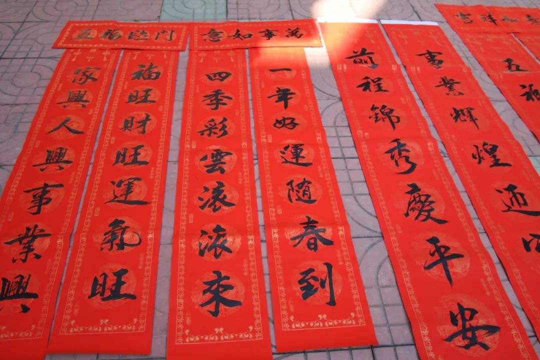 使用標準光源箱檢測春聯的顏色，有哪些優點？