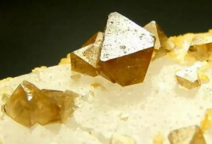 礦物的光澤類型和光澤度測量方法